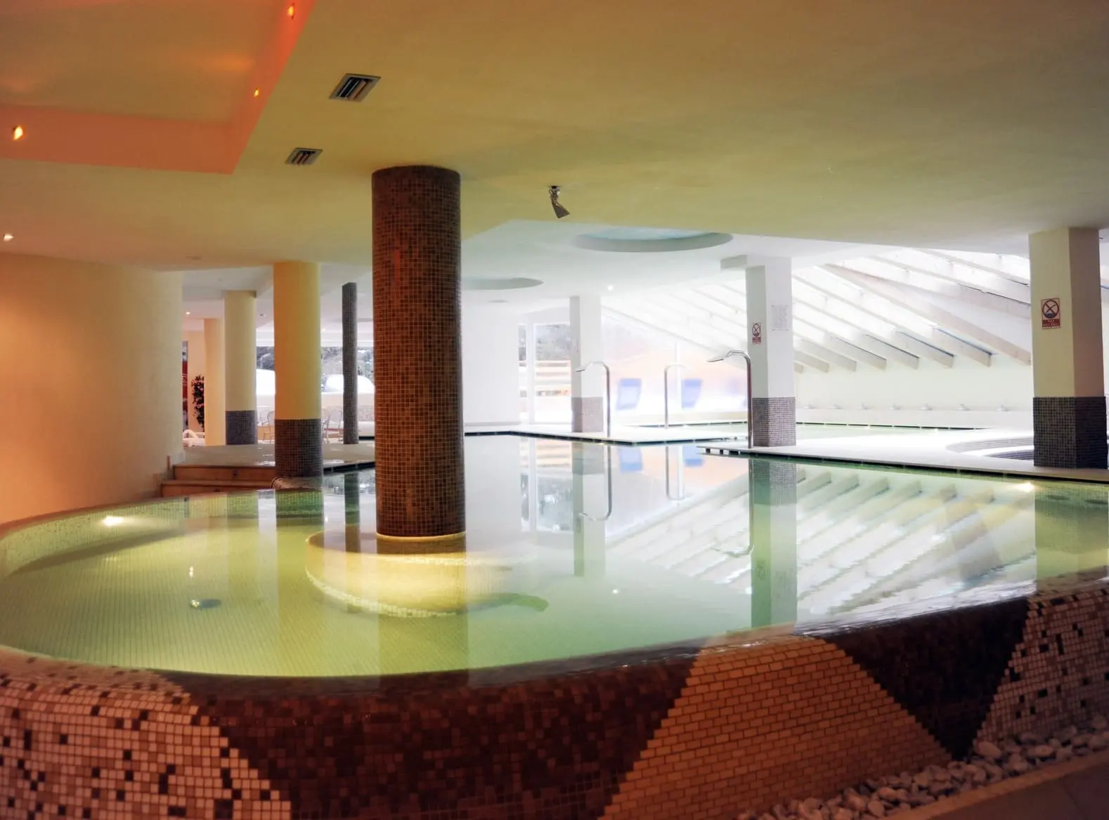 Pool Hotel Alpine Mugon